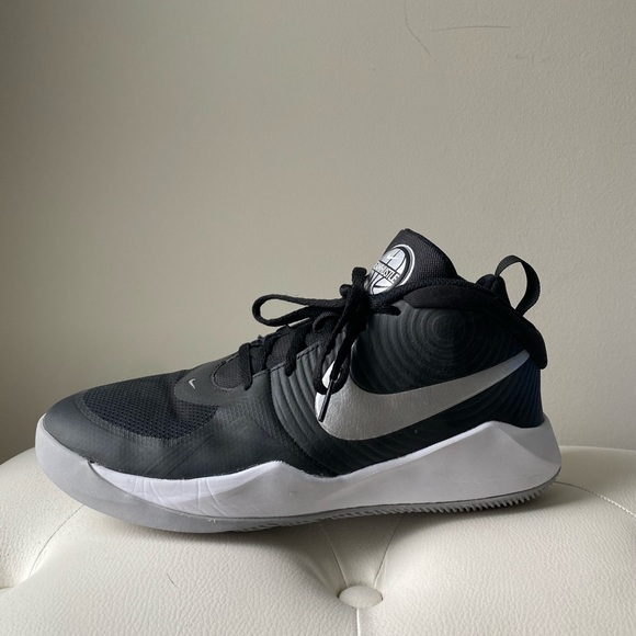 NIKE Team Hustle D9 shoes - Picture 1 of 6